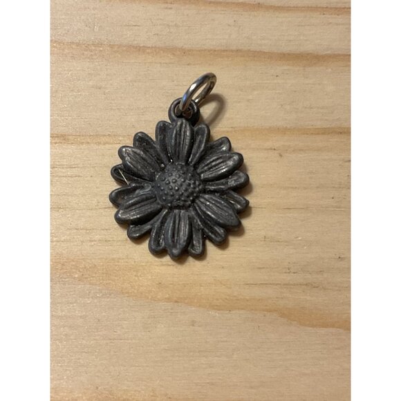 Vintage Pewter Flower Pendant Charm For Jewelry Making - Picture 1 of 3